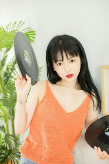 女人自己扒荫道口自慰